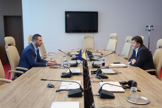 Poslanik u Predstavničkom domu PSBiH Saša Magazinović održao sastanak s ministrom unutarnjih poslova Kantona Sarajevo o primjeni Zakona o kažnjavanju bahate vožnje
